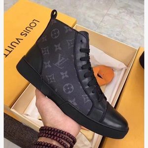 Louis vuitton mens sneaker. 12